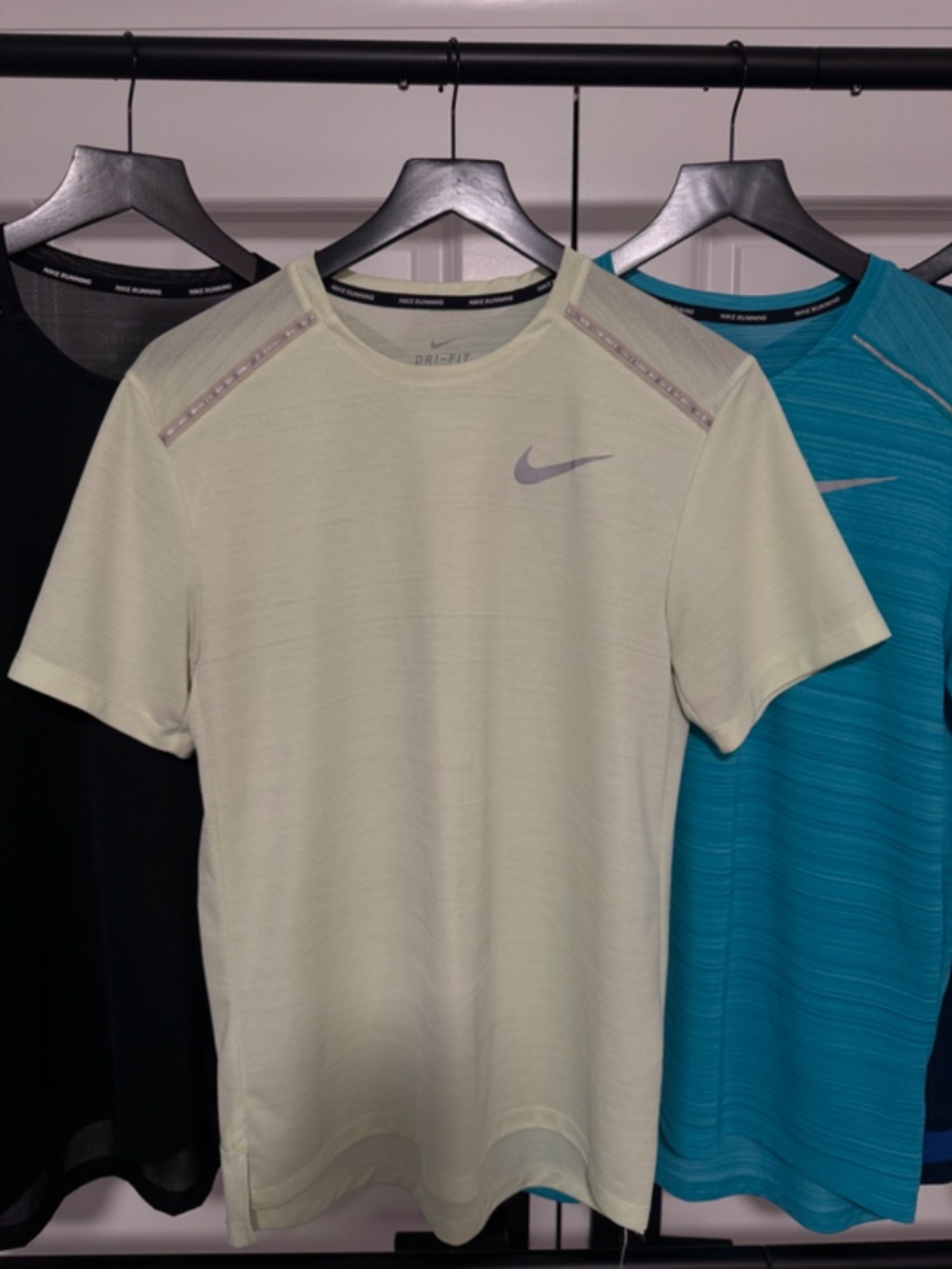 Nike Dri Fit Running Shirts Mens Medium Lot 4 Athletic Workout Tees Bundle - Picture 5 of 6